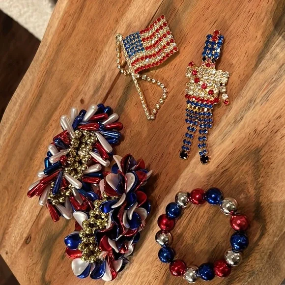 Red white blue patriotic USA flag & soldier broach (2) w/ gold back & bracelets - Picture 1 of 16